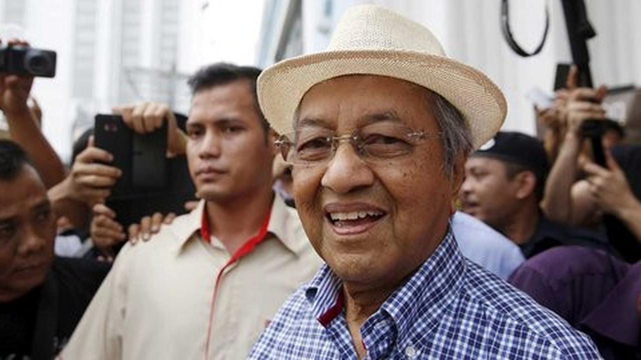 Mahathir Mohamad diperiksa polisi Malaysia usai kritik skandal 1MDB