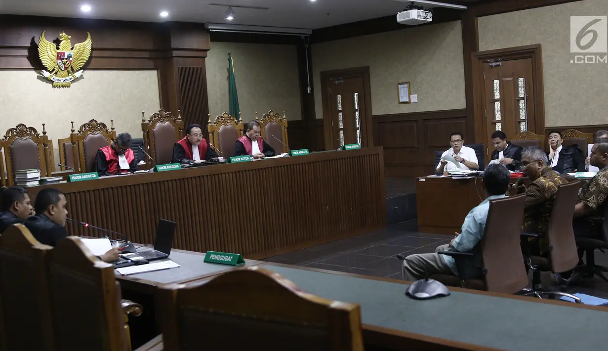 Suasana sidang lanjutan terdakwa korupsi pengadaan dan pelaksanaan pembangunan kampus IPDN Sumbar di Kab Agam TA 2011, Dudy Jocom di Pengadilan Tipikor Jakarta, Rabu (10/10). (Liputan6.com/Herman Zakharia)