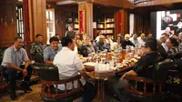 Saat Menhan Prabowo Menyuguhkan Kopi Hambalang ke Para Pimpinan Redaksi Nasional