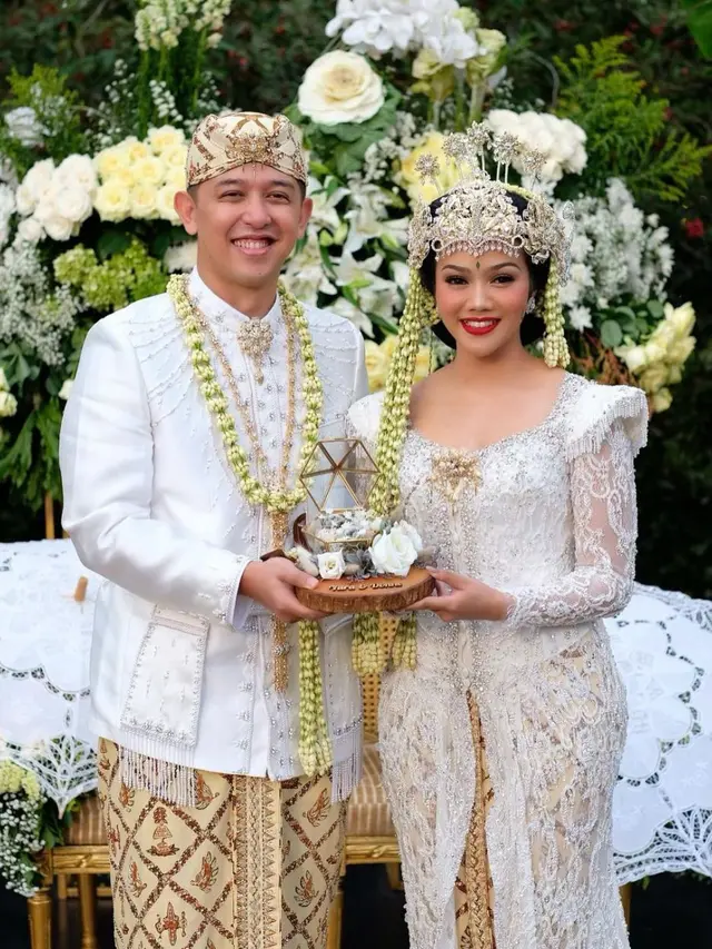 Potret Akad Nikah Yura Yunita dan Donne Maulana. (Sumber: Instagram/ayungberinda)