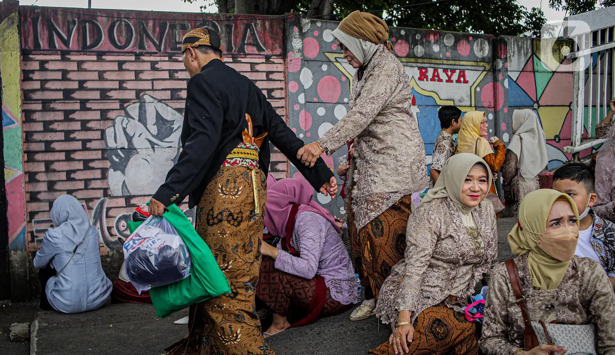 Akibat kebakaran itu para tamu undangan pun berebut untuk keluar dari gedung. (Liputan6.com/Faizal Fanani)