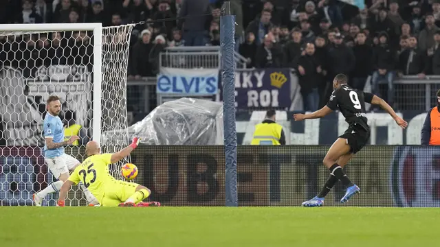 Foto: Ketatnya Laga Lazio Kontra Udinese yang Diwarnai Banjir Gol dan Kartu Merah dalam Lanjutan Liga Italia