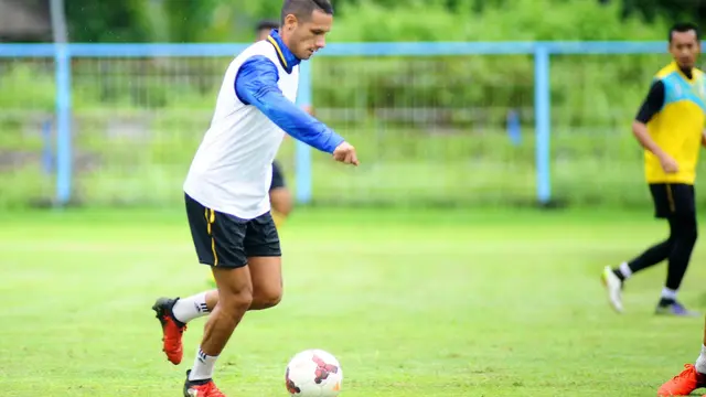Gelandang Arema Cronus Raphael Maitimo (Liputan6.com / Rana Adwa)