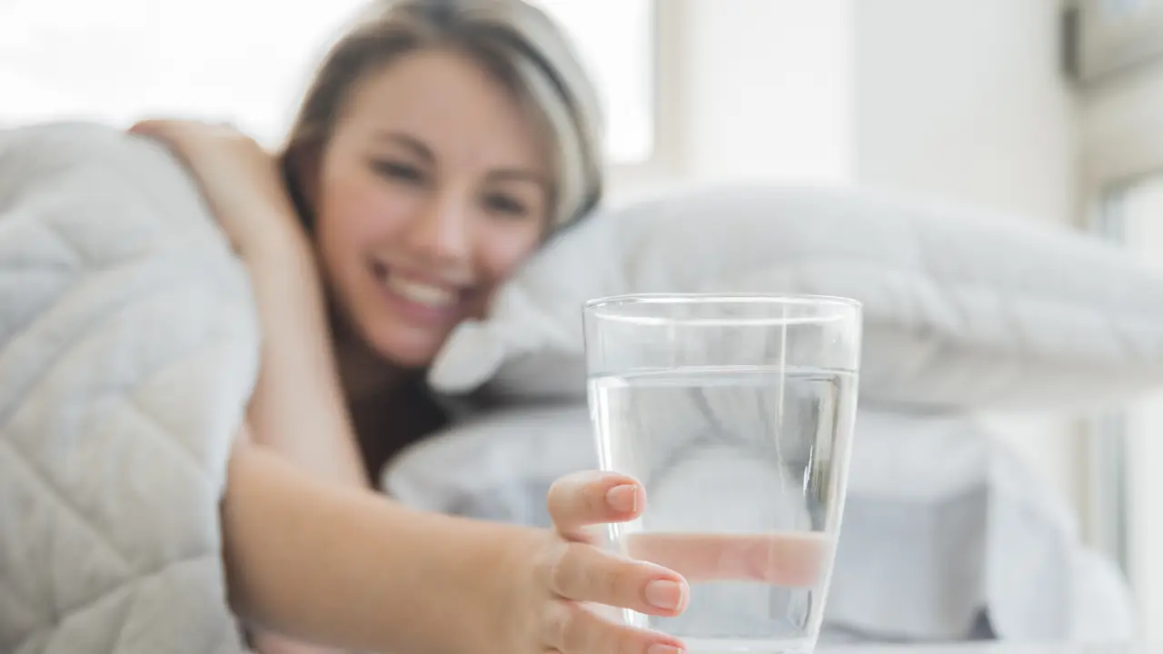 Minum air putih yang cukup.