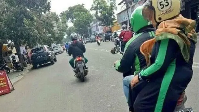 momen nyeleneh orang naik ojol