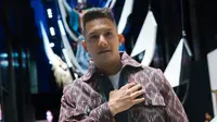 Aktor Rasheed Ali Debut di Catwalk dengan Menjadi Muse dalam Perayaan 25 Tahun Perjalanan Merdi Sihombing