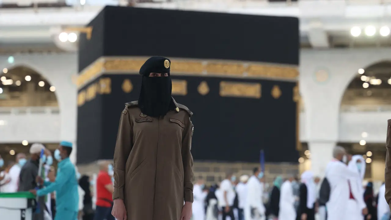 Polisi Wanita Saudi Awasi Jemaah Haji di Makkah