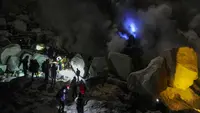 Musim Hujan, Wisatawan Diminta Waspada Gas Beracun dan Longsoran Dinding Kawah Gunung Ijen