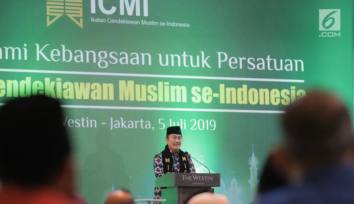 Ketua Umum ICMI Jimly Asshiddiqie memberikan sambutan pada acara Halalbihalal ICMI bertajuk Rekonsiliasi untuk Bangsa di Jakarta, Jumat (5/6/2019). ICMI mengajak seluruh elemen masyarakat untuk kembali bersatu dan melupakan perbedaan pilihan politik saat kontestasi Pilpres. (Liputan6.com/HO/Job)