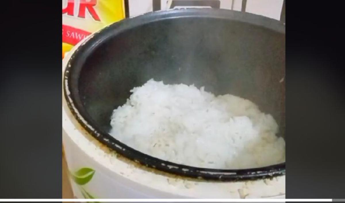 <b>Aduk dan Masak Hingga Pulen</b>
