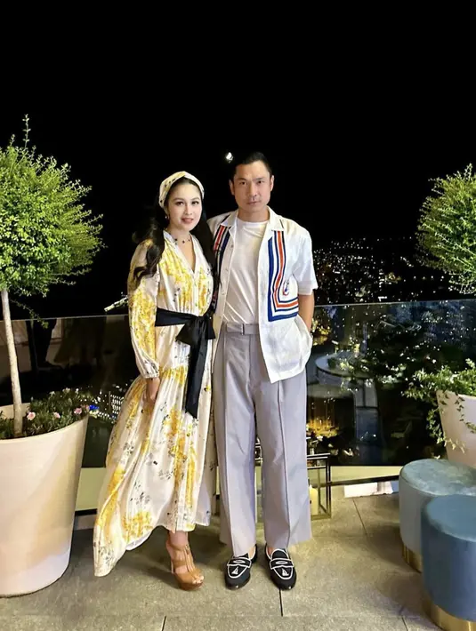 Baik Sandra dan Harvey juga tampak begitu menggemaskan. Kali ini tampil dalam gaya musim panas yang sempurna.  [Foto: Instagram/ Sandra Dewi]