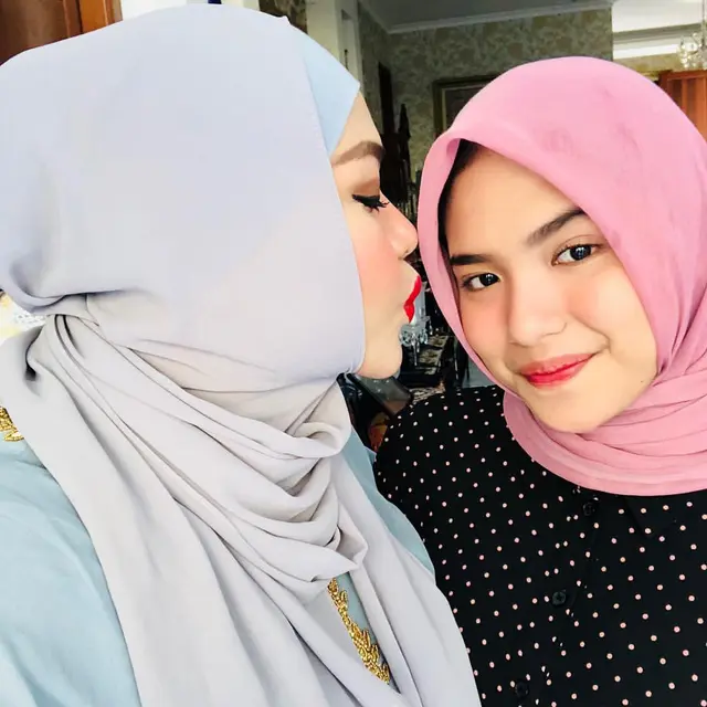 6 Potret lawas Zahwa Nadhira menantu Mahfud MD, pendidikannya mentereng