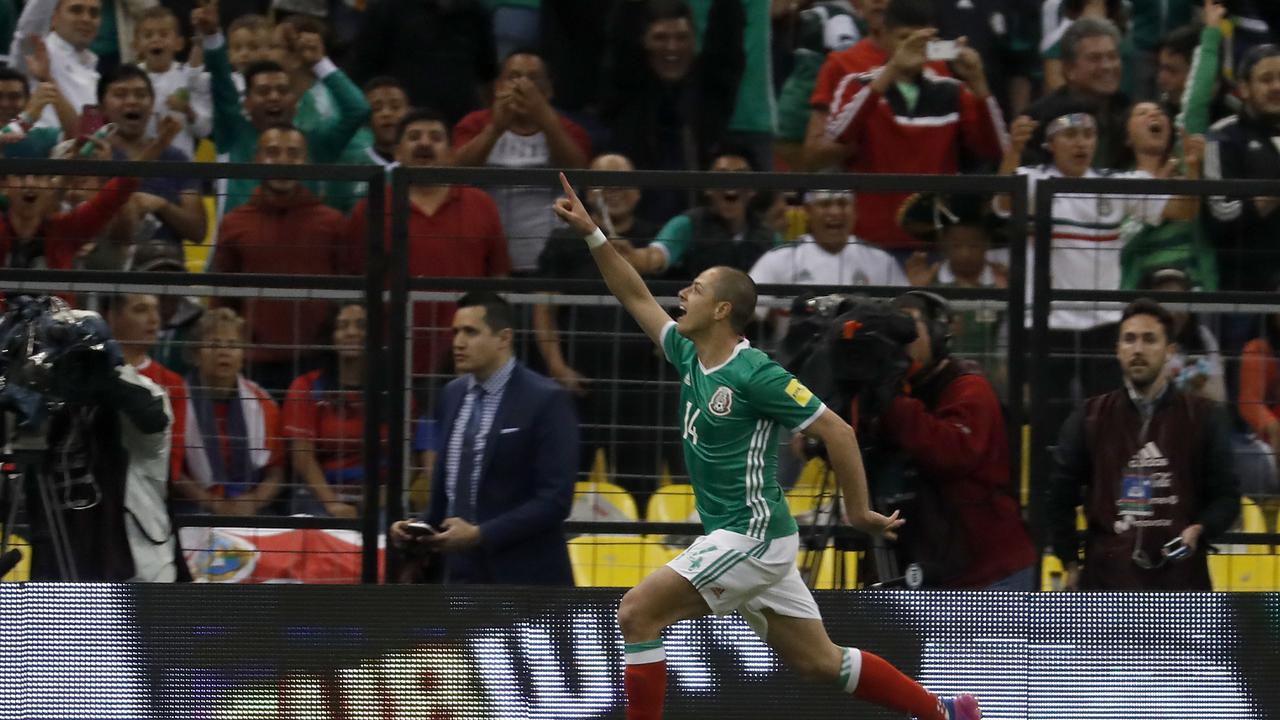 Mantan penyerang Manchester United (MU) Javier Hernandez jadi pemain tersubur Timnas Meksiko berkat gol ke gawang Kosta Rika, Sabtu (25/3/2017) pagi WIB. 