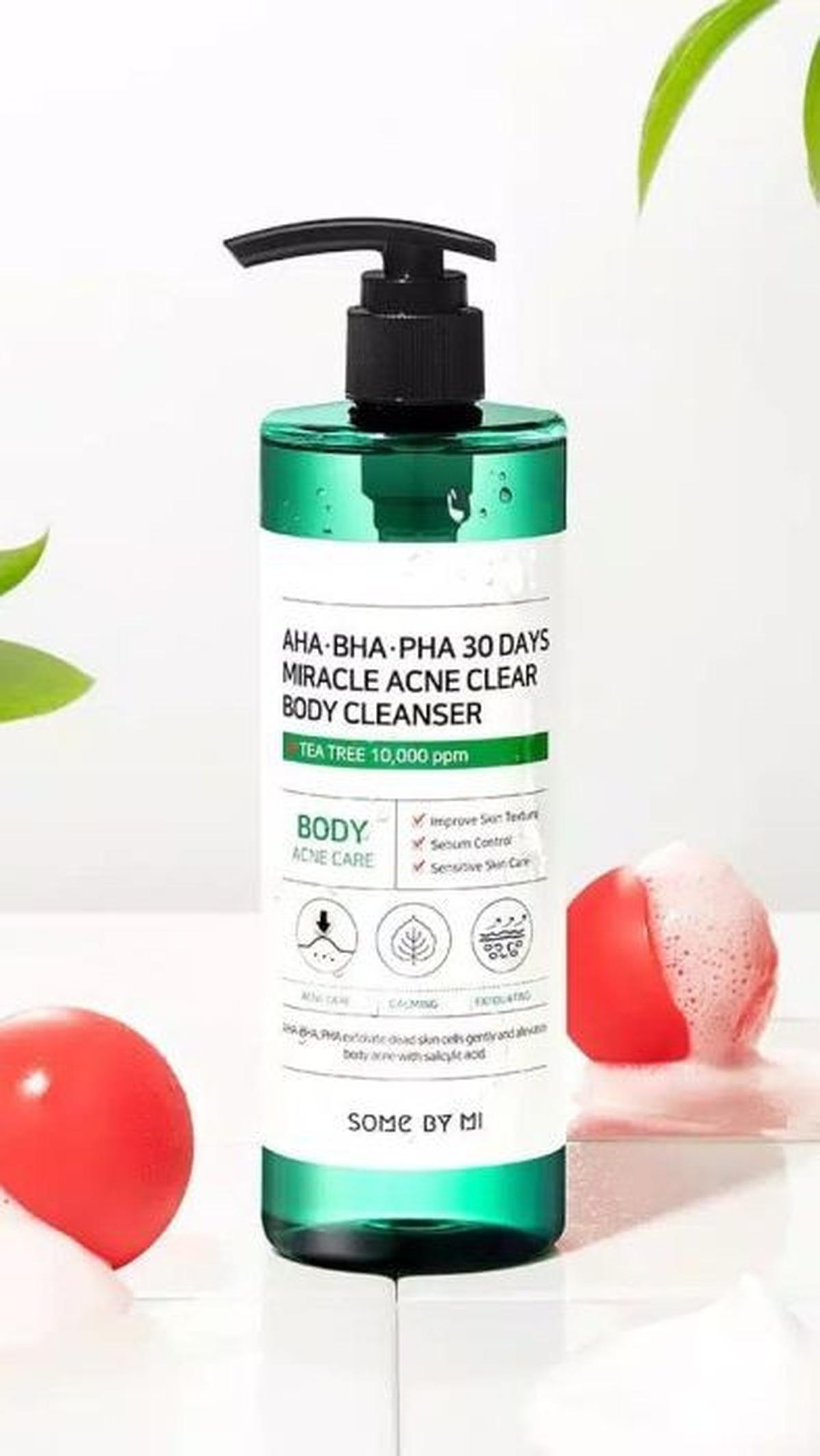 3. Pilih Sabun dengan Kandungan Niacinamide, AHA, BHA, PHA, atau Licorice Extract untuk Mengurangi Noda Hitam Bekas Jerawat<br>