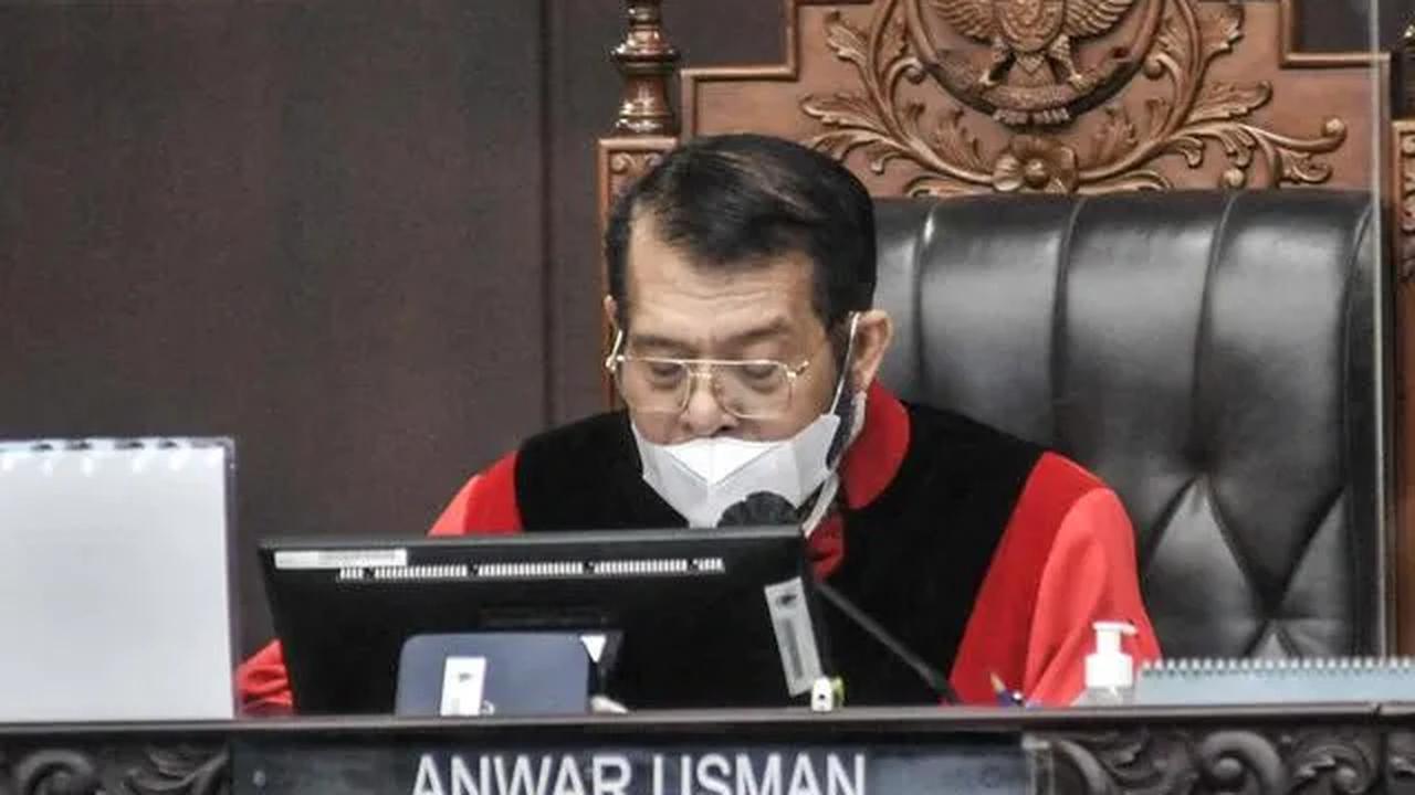 Anwar tak bisa memprediksi kapan putusan uji materi soal batas usia capres dan cawapres itu ditetapkan oleh MK. Dia hanya berharap tahun ini bisa selesai.