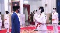 Presiden Joko Widodo mengukuhkan para pelajar SMA yang menjadi anggota Pasukan Pengibar Bendera Pusaka (Paskibraka) 2020. Pengukuhan tersebut berlangsung di Istana Negara, Jakarta, pada Kamis, 13 Agustus 2020. (Foto: Lukas - Biro Pers Sekretariat Presiden)