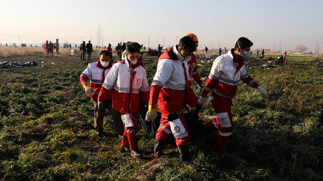 Pencarian Korban Pesawat Ukraina yang Jatuh di Iran
