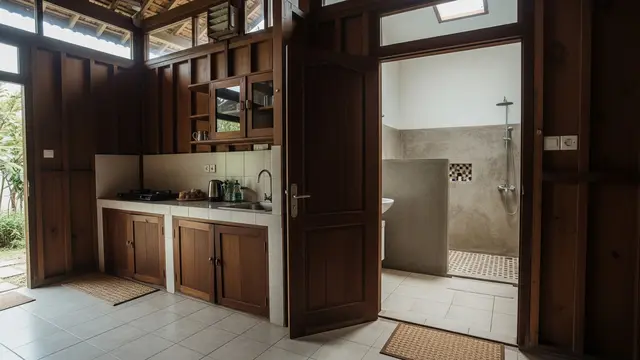 Rumah di Kampung tapi Punya Kamar Mandi Ala Resort yang Mewah yang Tidak Sombong