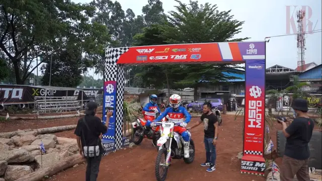 7 Potret Rizky Billar Naik Motor Trail di Sirkuit Pribadi Roy Ricardo