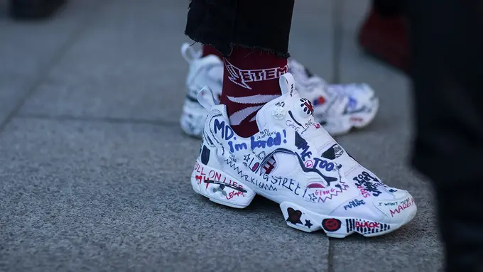 [Bintang] Ugly Sneakers Sedang Happening, Kamu Suka dengan Tren Ini?