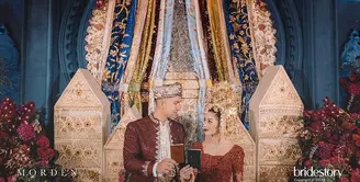 Nikita Willy melangsungkan pernikahan dengan menggunakan adat Minang saat resepsi. Ia menikah dengan pengusaha muda, INdra Priawan pada 16 Oktober 2020 lalu. (Instagram/@nikitawillyofficial94)