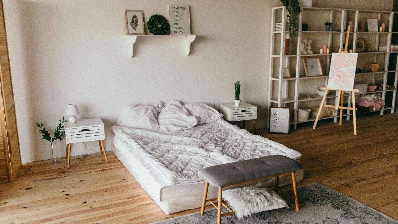 Buat Kamar Tidur yang Tenang
