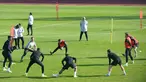 Para pemain Inggris saat mengikuti sesi latihan jelang menghadapi Bulgaria dalam lanjutan penyisihan Grup A kualifikasi Euro 2020 di Praha, Republik Ceko, Minggu (13/10/2019). Three Lions berpeluang memastikan tiket ke Euro 2020 saat menghadapi Bulgaria. (Michal CIZEK/AFP)