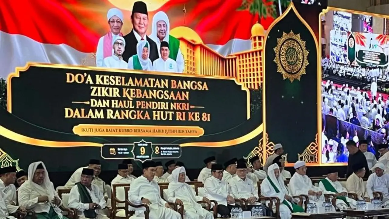 Suasana doa keselamatan bangsa, zikir kebangsaan, dan haul pendiri NKRI yang diinisiasi Pengurus Besar Jamiyah Ahlith Thariqah Al Mutabaroh Ahlussunnah Wal Jamaah (PB Jatma Aswaja) di Masjid Istiqlal, Jakarta, Minggu (9/8/2026). (ANTARA)