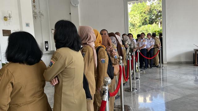 Aparatur Sipil Negara (ASN) Balai Kota DKI Jakarta kembali masuk kerja, Selasa (16/4/2024) usai libur Lebaran Idul Fitri 1445 H. (Winda Nelfira).