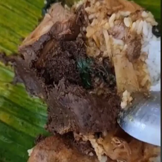 Warganet Ungkap Harga Sebungkus Nasi Padang di Papua Barat
