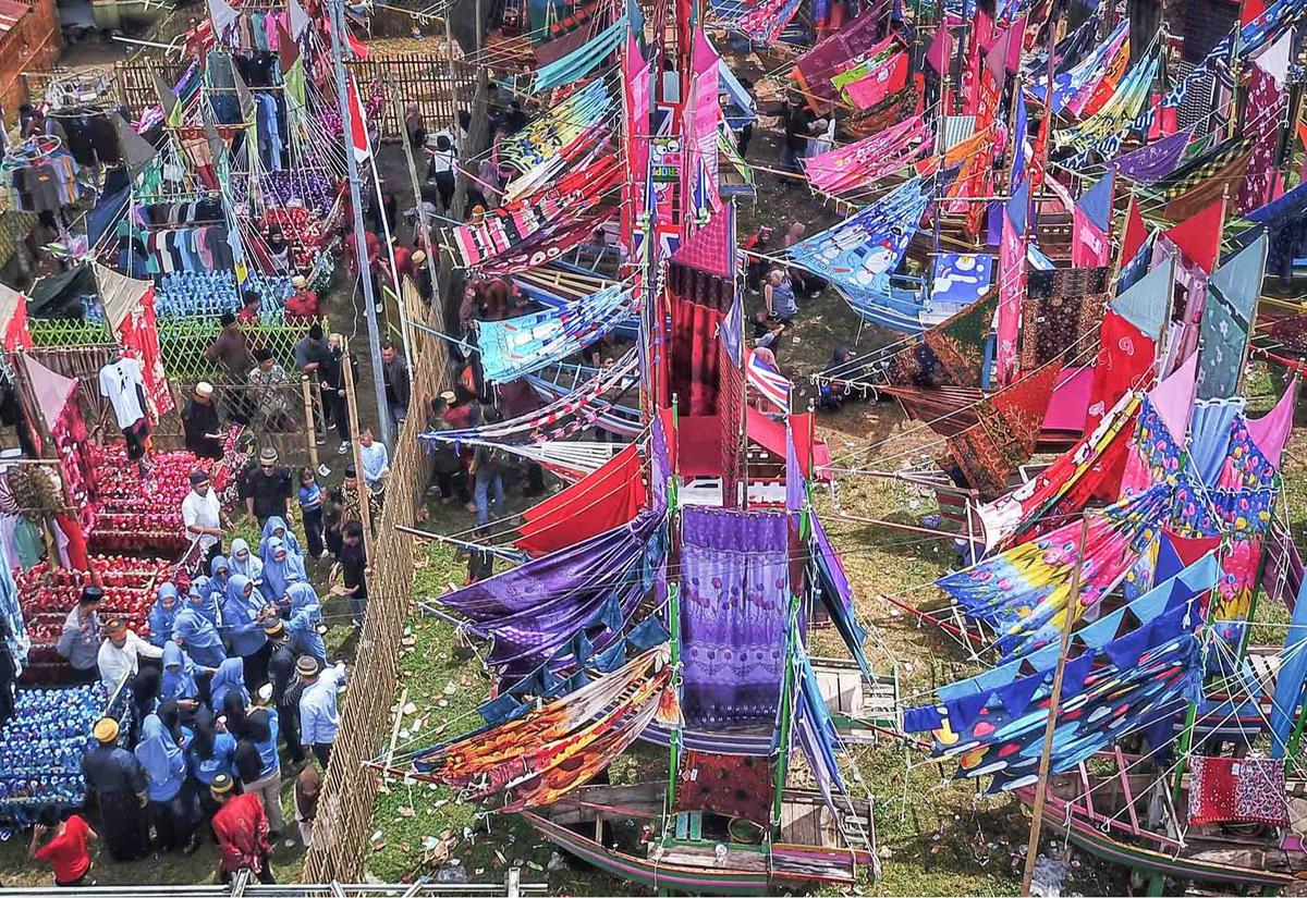 Judul: Uniknya Tradisi Maulid Nabi dengan Miniatur Perahu Pinisi di Maros Sulsel