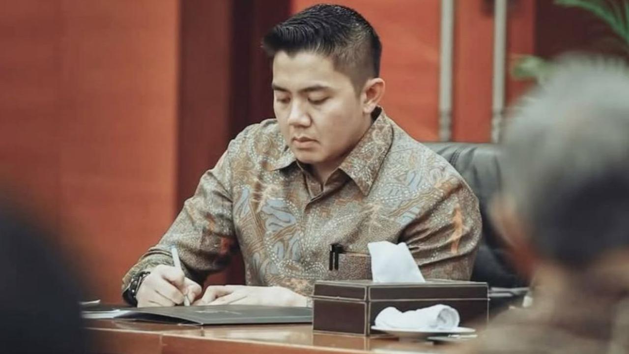 VIDEO: Seskab Teddy Naik Pangkat Jadi Letkol, Kena Skakmat Jenderal TNI PDIP