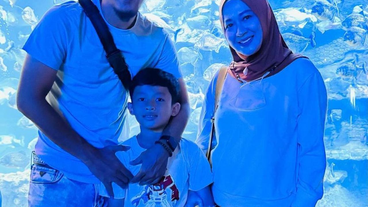 Sudah Resmi Bercerai, Potret Perdana Okie Agustina dan Gunawan Dwi Cahyo Jalan-jalan Bareng Anak