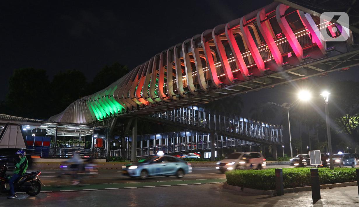 FOTO: JPO Ibu Kota Berhias Lampu Berwarna Bendera ...
