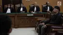Musisi Ahmad Dhani menjalani sidang lanjutan kasus ujaran kebencian (Hate Speech) di media sosial Twitter di Pengadilan Negeri Jakarta Selatan, Senin (30/4). Sidang tersebut beragendakan tanggapan Jaksa penuntut umum. (Liputan6.com/Faizal Fanani)