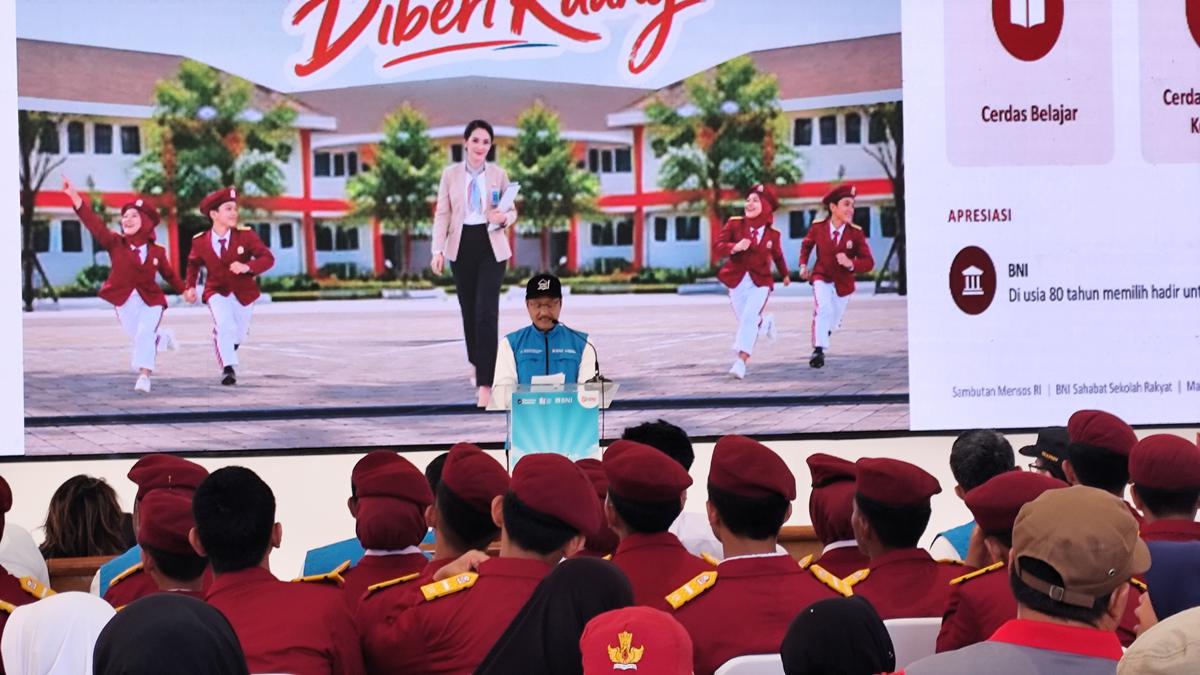 Menteri Sosial Saifullah Yusuf saat di Sekolah Rakyat Terpadu (SRT) 3 Makassar, Jumat (25/9). (merdeka.com/Ihwan Fajar).