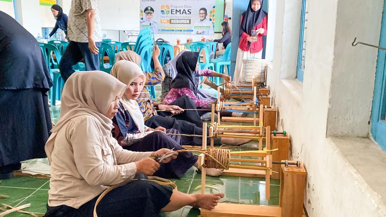 Program Desa Emas 2025 digelar di Aula Desa Lajer, Dukuh Kademagan Ambal, Kabupaten Kebumen, Jawa Tengah (Jateng).