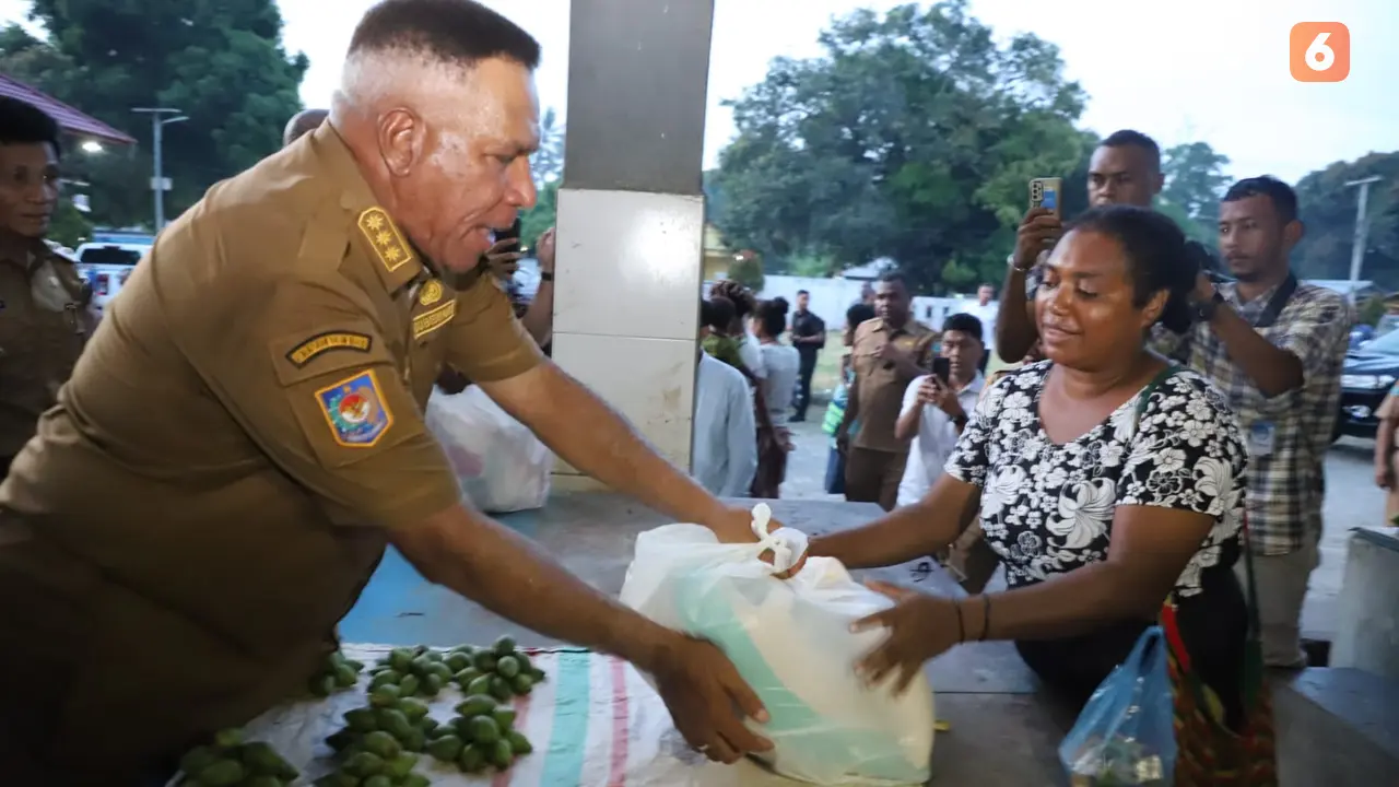 Penjabat Gubernur Papua Barat Komjen Pol. (Purn) Paulus Waterpauw