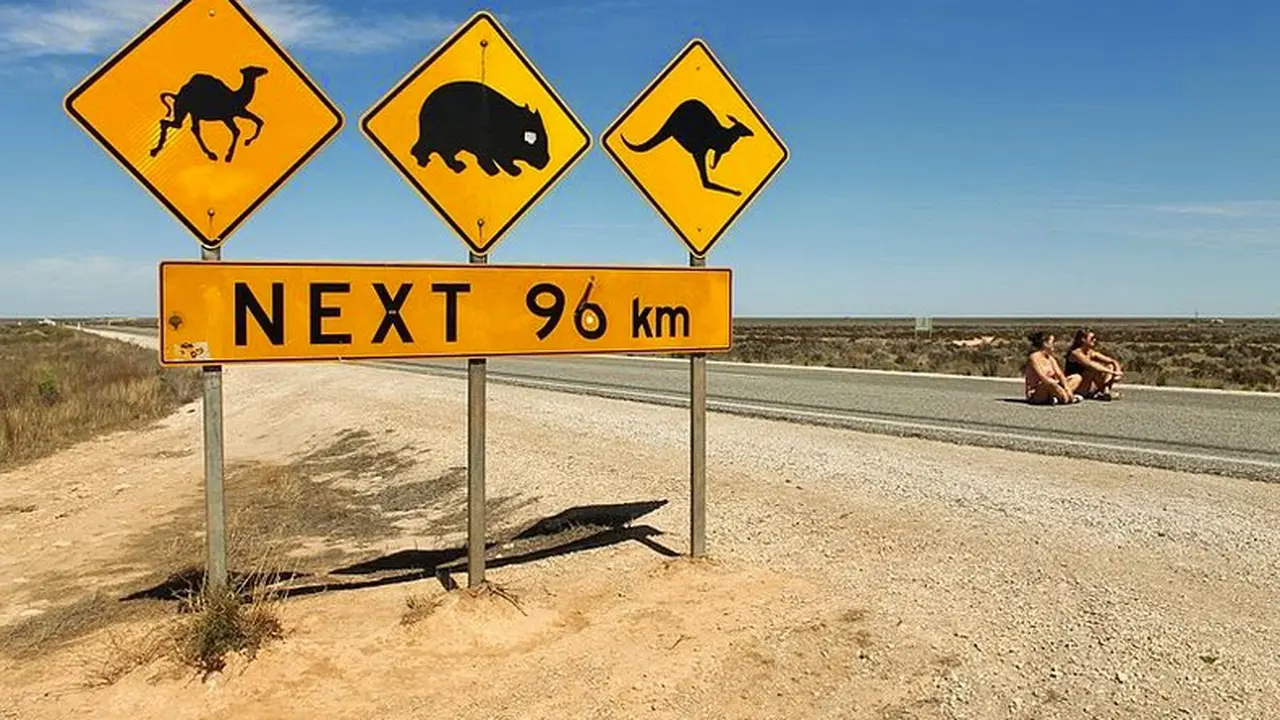Heningnya Eyre Highway, si Jalan Lurus Terpanjang di Australia