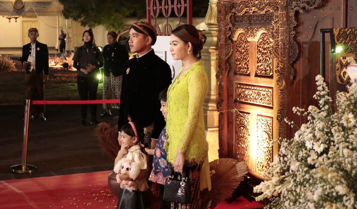 Grup K-Pop asal Korea Selatan Xodiac menggelar konser di Pura Mangkunegaran, Solo, Minggu (17/9) malam. Sejumlah artis tanah air hingga yang berkarya di luar negeri ikut memeriahkan acara tersebut.&nbsp;