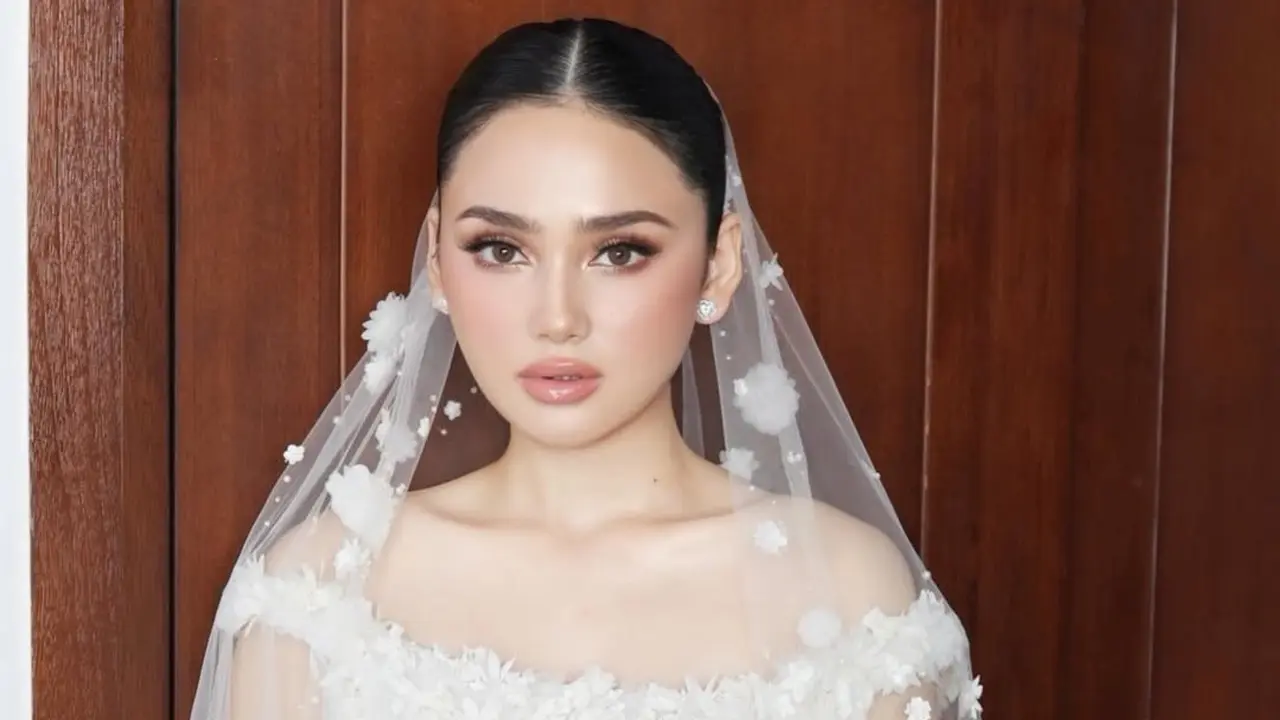 Pesona Istri El Rumi, Syifa Hadju di Resepsi Bali, Tampil Luminous dengan Sentuhan Glazed Skin Makeup Look