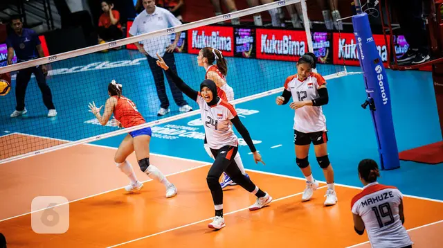 Timnas voli putri Indonesia U-21 kalah dari Puerto Riko&nbsp;2-3 (24-26, 25-19, 25-22, 22-25, 12-15) pada&nbsp;Kejuaraan Dunia Voli Putri U-21 2025&nbsp; di Jawa Pos Arena, Surabaya, Minggu (17/). Hasil ini mem buat Indonesia menempati peringkat 16. (foto: Volley Ball World)