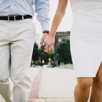 ilustrasi hubungan cinta/Photo by Alice Donovan Rouse on Unsplash