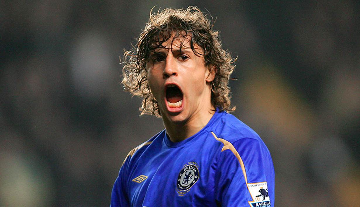 4. Hernan Crespo - Striker yang sukses di Serie A ini datang ke Chelsea pada tahun 2003. Selama berkarier di Liga Premier Inggris dirinya sudah mencetak 20 gol dalam 49 laga, berhasil menjadi pelapis Drogba. (AFP/Adrian Dennis)