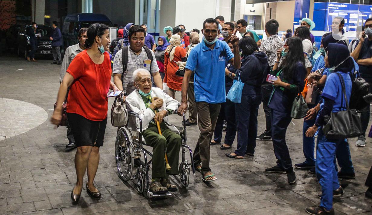 Foto Ada Kepulan Asap Pasien Rs Mayapada Dievakuasi News Liputan6 Com