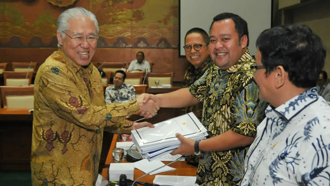 DIM RUU tersebut diserahkan Menteri Perdagangan Enggartiasto Lukita mewakili pemerintah kepada Wakil Ketua Komisi VI Mohamad Hekal