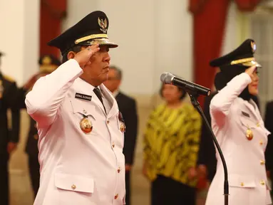 Arinal Djunaidi (kiri) dan Chusnunia Chalim mengikuti pelantikan Gubernur dan Wakil Gubernur Lampung di Istana Negara, Rabu (12/6/2019). Presiden Jokowi melantik Arinal Djunaidi dan Chusnunia Chalim sebagai Gubernur dan Wakil Gubernur Lampung periode 2019-2024. (Liputan6.com/HO/Irwan)
