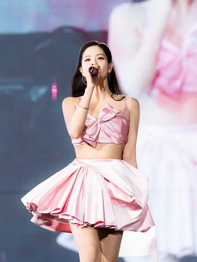 Jisoo Blackpink di kostum konser. [@sooyaaa__]