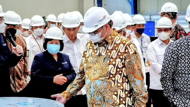 Menteri Koordinator Bidang Perekonomian Airlangga Hartarto di Karawang, Senin (30/01), saat meresmikan Pabrik milik PT Magdatama Multi Industri (MMI)