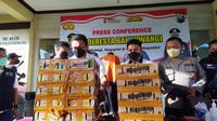 Barang bukti burung dyang dilindungi yang dikemas di dalam kardus berhasil diamankan Polisi (Hermawan Arifianto/Liputan6.com)